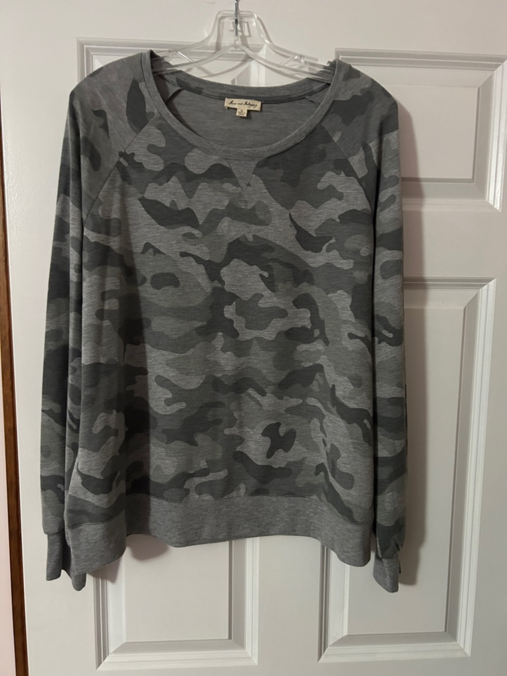 Jane and Delancey Grey Camo Crewneck Tee Shirt XL